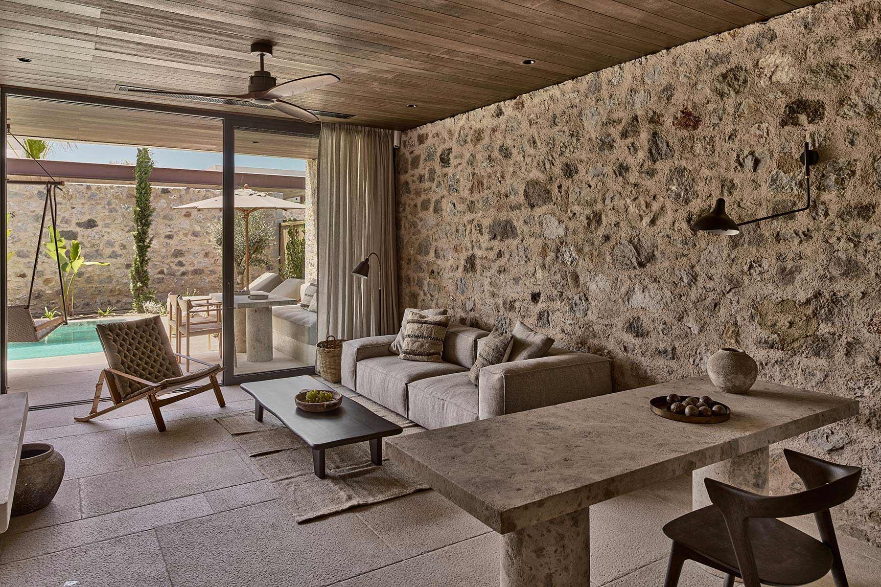Theros Suite with Private Heated Pool - 60 m²